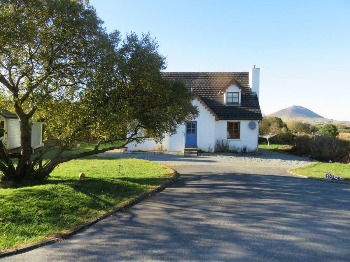 Letterfrack Farm Cottage In Village On A Farm Beside Connemara National Park Exterior photo